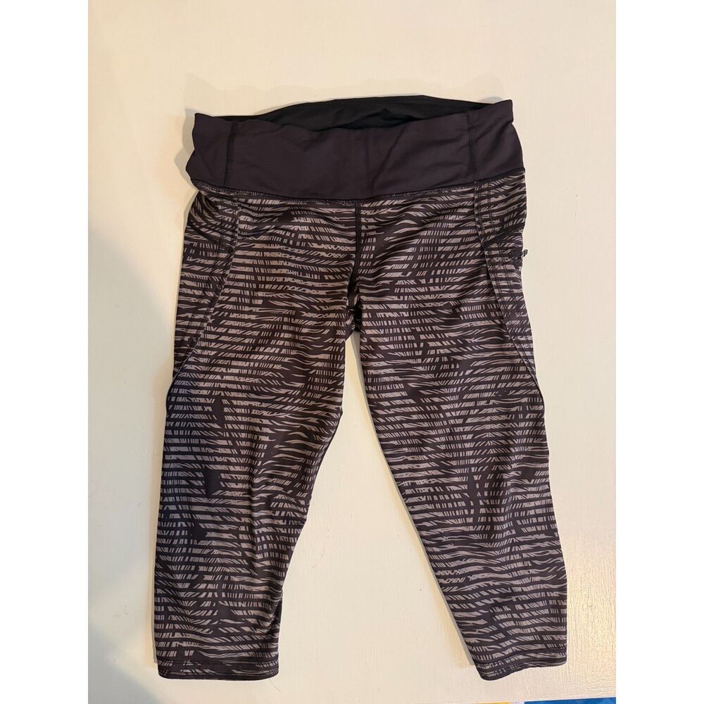 Lululemon Track Attack Crop Leggings Size 8 Black Gray Print Zip Pocket